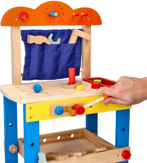 Stabili medinė konstrukcija ir sumanios laikymo vietos